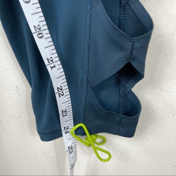 Athleta Cobra Tight Leggings Ankle Crop Criss Cross Cutout Abyss Teal S 158847 - Picture 16 of 16